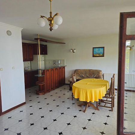 Lazur Seaview Apartment Pomorie Esterno foto