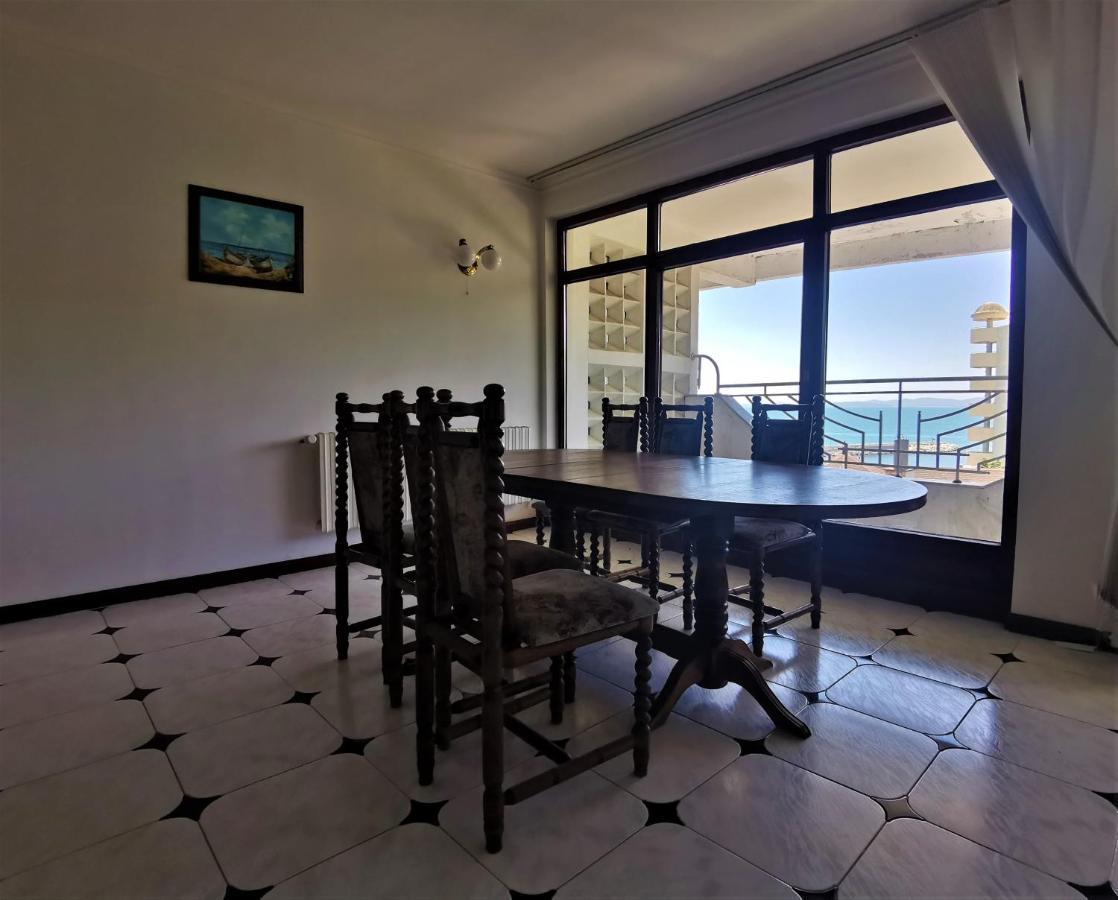 Lazur Seaview Apartment Pomorie Esterno foto