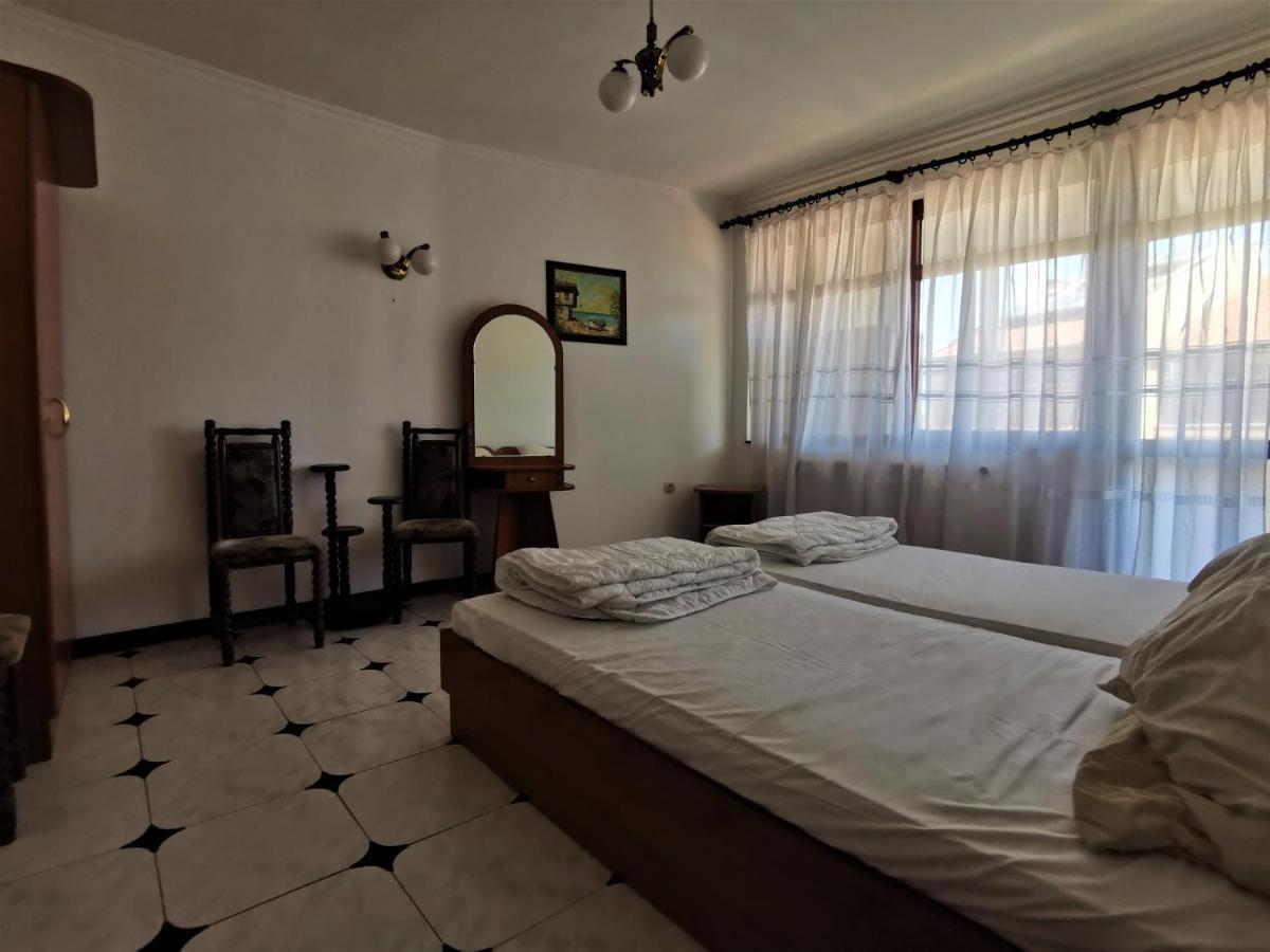 Lazur Seaview Apartment Pomorie Esterno foto
